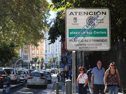 Cartel informativo del próximo cierre al tráfico de Madrid Central. 