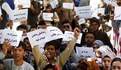 Manifestación contra el ISIS en Herat, Afganistán, tras el atentado de Kabul.