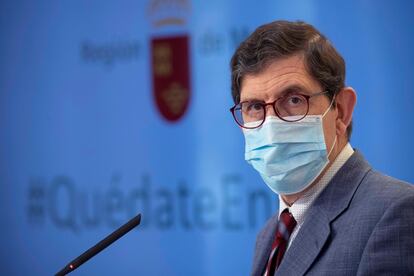 El consejero de Salud de Murcia, Manuel Villegas, durante una rueda de prensa en octubre de 2020.