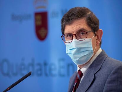 El consejero de Salud de Murcia, Manuel Villegas, durante una rueda de prensa en octubre de 2020.