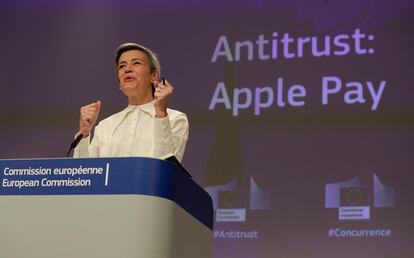 La Comisaria europea de Competencia, Margrethe Vestager, al presentar el caso contra Apple Pay