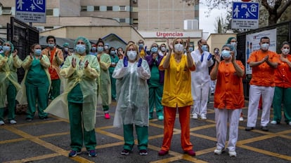 Sanitarios del Hospital Gregorio Marañón de Madrid, el pasado viernes.