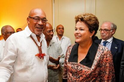 Dilma Rousseff junto a su hom&oacute;logo surinam&eacute;s, Desi Bouterse, durante la cumbre de UNASUR.