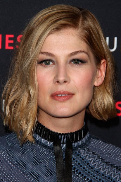 La melenita de Rosamund Pike, perfección.