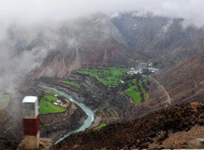 El río Mekong que cruza las cordilleras del Himalaya y principal ruta para el paso del opio y la heroína en la región asiática.