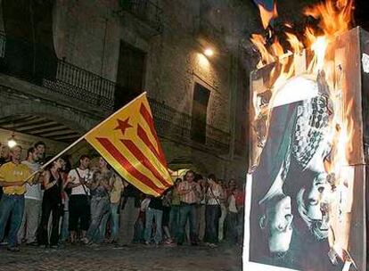 La manifestación en la plaza del Ayuntamiento de Girona