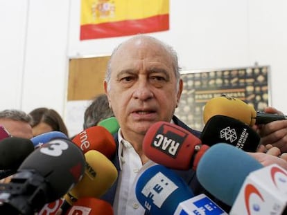 El ministro del Interior en funciones y candidato del PPC, Jorge Fernandez D&iacute;az.