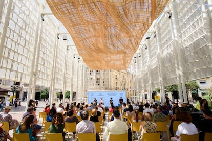 El público ha llenado el Àgora, en el acto de presentación de 'La gran D'.