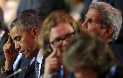 Barack Obama (i) y John Kerry (d) durante la asamblea inaugural de la cumbre.