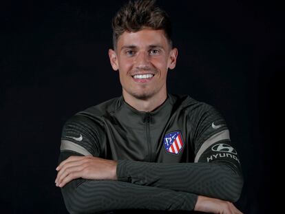 Marcos Llorente, posa para la entrevista, en una imagen cedida por Atlético de Madrid.com