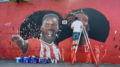 El Athletic colabora en la restauración del mural que homenajea el 25º título de Copa, en el que aparecen Nico Williams (derecha) y su hermano Iñaki