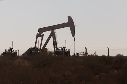 Perforación de petróleo y gas de esquisto de Vaca Muerta, en la provincia patagónica de Neuquén, Argentina, en febrero de 2023.