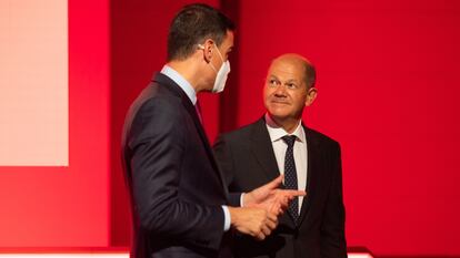 El presidente del Gobierno, Pedro Sánchez, y el canciller alemán, Olaf Scholz, en junio de 2021 en Berlín.
