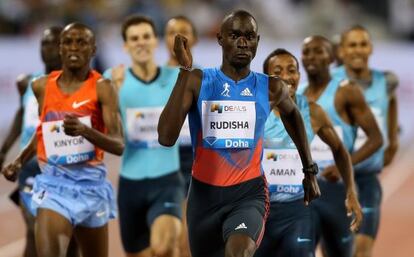 Rudisha lidera la prueba de 800m en Doha.