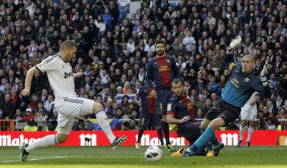 Benzema marca el primer gol del partido.