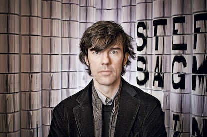 El diseñador Stefan Sagmeister (Bregenz, Austria, 1962), mirando de frente a sus desdichas.