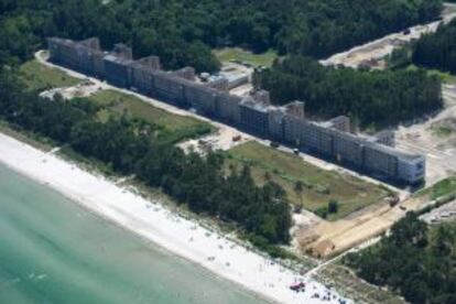 Vista aérea del complejo vacacional construido por los nazis en Prora, en la isla de Rügen, al norte de Alemania.