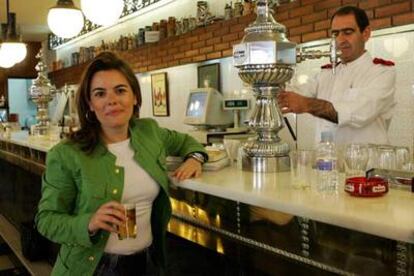 Soraya Sáenz de Santamaría cultivando, el pasado jueves, en Madrid, su afición por la caña.