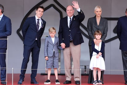 Alberto y Charlene de Mónaco, con los mellizos Jacques y Gabriella, de siete años, en el premio de Fórmula E de Mónaco. 