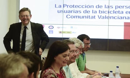 El presidente Ximo Puig el pasado jueves en una reuni&oacute;n sobre seguridad ciclista. 