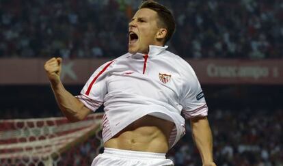 Gameiro celebra su segundo gol al Getafe.