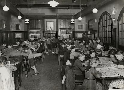 La Sala de Lectura para niños que el Archivo Histórico de Barcelona abrió durante los primeros seis meses de la Guerra Civil en la Casa de l'Ardiaca. / CARLOS PÉREZ DE ROZAS / ARCHIVO HISTÓRICO