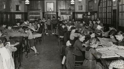La Sala de Lectura para niños que el Archivo Histórico de Barcelona abrió durante los primeros seis meses de la Guerra Civil en la Casa de l'Ardiaca. / CARLOS PÉREZ DE ROZAS / ARCHIVO HISTÓRICO
