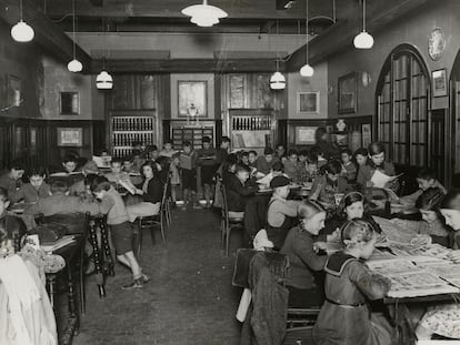 La Sala de Lectura para niños que el Archivo Histórico de Barcelona abrió durante los primeros seis meses de la Guerra Civil en la Casa de l'Ardiaca. / CARLOS PÉREZ DE ROZAS / ARCHIVO HISTÓRICO