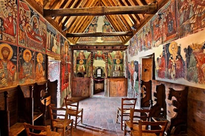 Frescos bizantinos en el interior de la iglesia pintada de San Miguel Arcángel, patrimonio mundial, en la locaidad de Pedoulas (Chipre).
