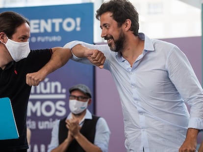 El vicepresidente del Gobierno, Pablo Iglesias, y  Antón Gómez Reino, durante la campaña gallega.