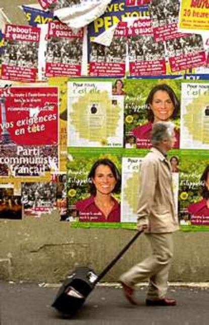 Carteles electorales de Los Verdes, socialistas y comunistas en París.