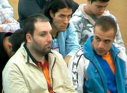 José Emilio Suárez Trashorras y Hamid Ahmidan siguen la vista fuera de la pecera de los acusados.