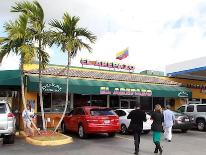 Fachada do restaurante El Arepazo, em Miami, lugar de reunião da comunidade venezuelana.