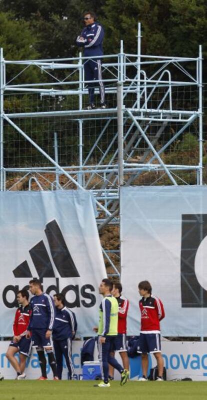 Luis Enrique supervisa el entrenamiento del Celta.