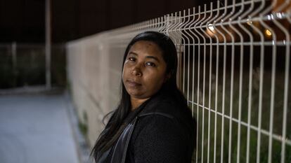 DVD 1002 (20-05-20) 
Yolanda Jiminez, 39 anos, solicitante de asilo venezolana, fotografiada en los alrededores del Hostel Welcome.
Foto: Olmo Calvo
