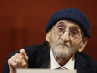 Álvaro Pombo, este miércoles durante la rueda de prensa en Madrid tras su galardón del Premio Cervantes 2024.