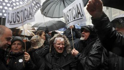 Concentración de pensionistas, por unas pensiones dignas, ante el Ministerio de Hacienda.