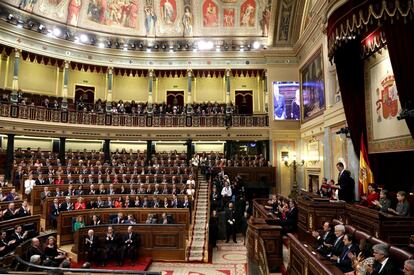 El Rey Felipe VI, durante su discurso en el hemiciclo del Congreso de los Diputados en los actos del 40 aniversario de la Constitución, el 6 de diciembre de 2018.