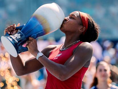 Coco Gauff kisses the Rookwood Cup after the victory over Karolina Muchova (CZE) during the women’s singles final of the Western and Southern Open tennis tournament at Lindner Family Tennis Center on Aug. 20, 2023.