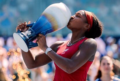 Coco Gauff kisses the Rookwood Cup after the victory over Karolina Muchova (CZE) during the women’s singles final of the Western and Southern Open tennis tournament at Lindner Family Tennis Center on Aug. 20, 2023.