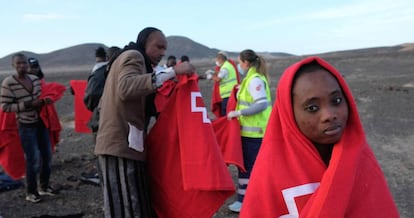 Desembarco de una patera en el municipio de Pájara, al sur de la isla de Fuerteventura, el pasado día 26.