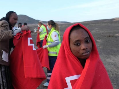 Desembarco de una patera en el municipio de Pájara, al sur de la isla de Fuerteventura, el pasado día 26.