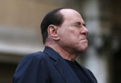 Silvio Berlusconi ante sus fieles tras ser condenado a cuatro años de cárcel por fraude fiscal.