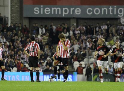 Llorente se dispone a sacar después de que el Rayo marcara un tanto.