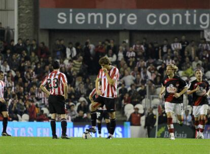 Llorente se dispone a sacar después de que el Rayo marcara  un tanto.