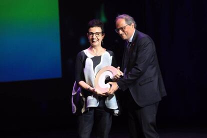 Quim Torra lliura el premi a Carme Ruscalleda. 