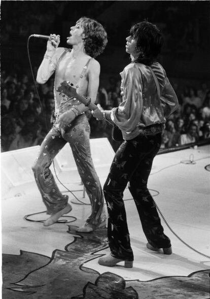 Con Keith Richards of the Rolling Stones en el escenario  de Wembley Empire Pool, el  8 de septiembre de 1973. 