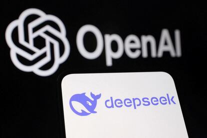 Los logotipos de Deepseek y OpenAI se ven en esta imagen tomada el 27 de enero de 2025.