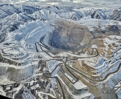 Mina de cobre a cielo abierto, de 1,2 kilómetros de profundidad y 4 de diámetro, en Bingham Canyon, Utah (Estados Unidos), en una imagen de enero de 2019.