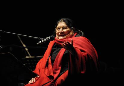 La argentina Mercedes Sosa, en un concierto en Montevideo, en marzo de 2008.